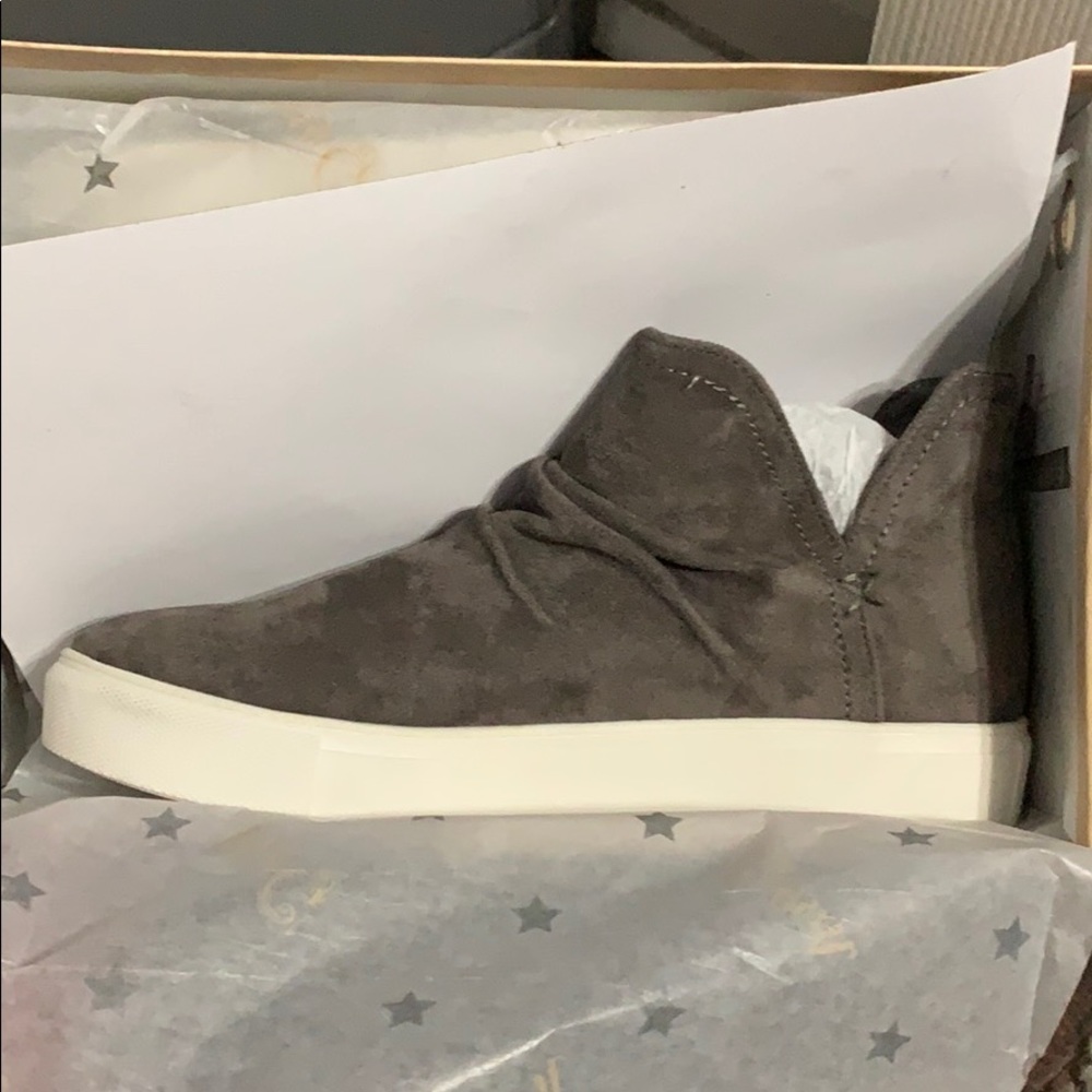 Women’s shoes